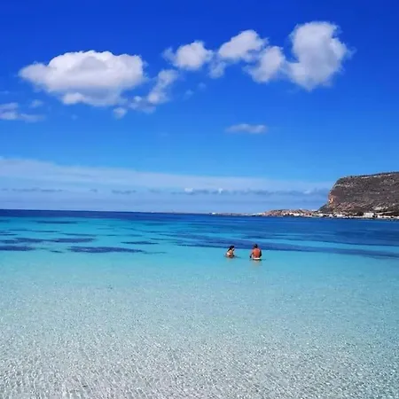 Oda ve Kahvaltı Stabilimento Lido Burrone Favignana