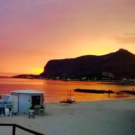 Stabilimento Lido Burrone Oda ve Kahvaltı Favignana